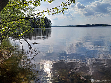 Kuvassa kesäinen järvimaisema Puruvedeltä.